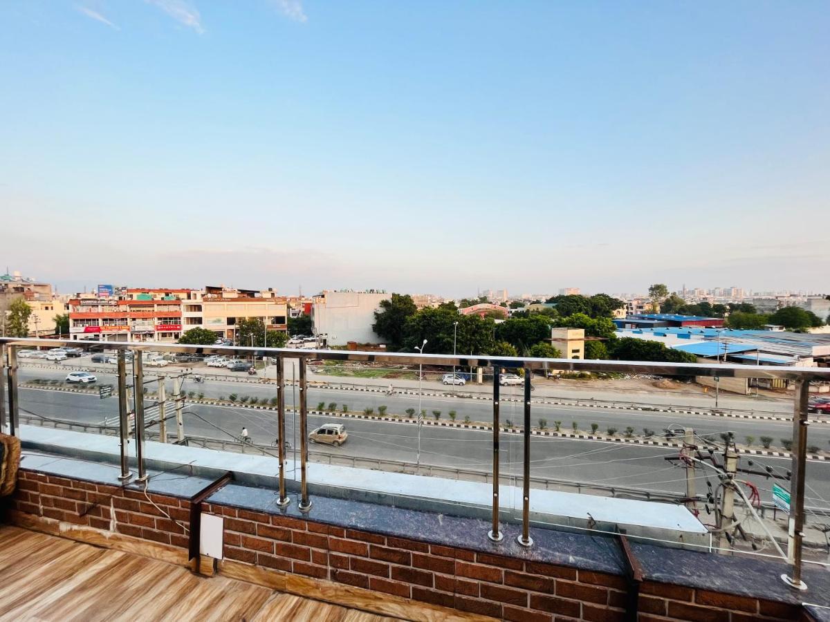 Hotel Woodcrest Zirakpur - Best Family Hotel By - A Unit Of Sidham Group 外观 照片