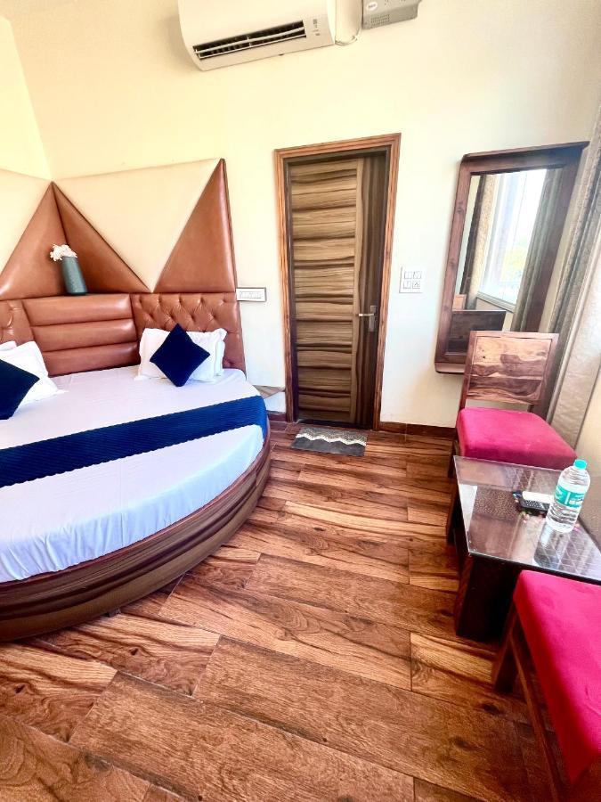 Hotel Woodcrest Zirakpur - Best Family Hotel By - A Unit Of Sidham Group 外观 照片